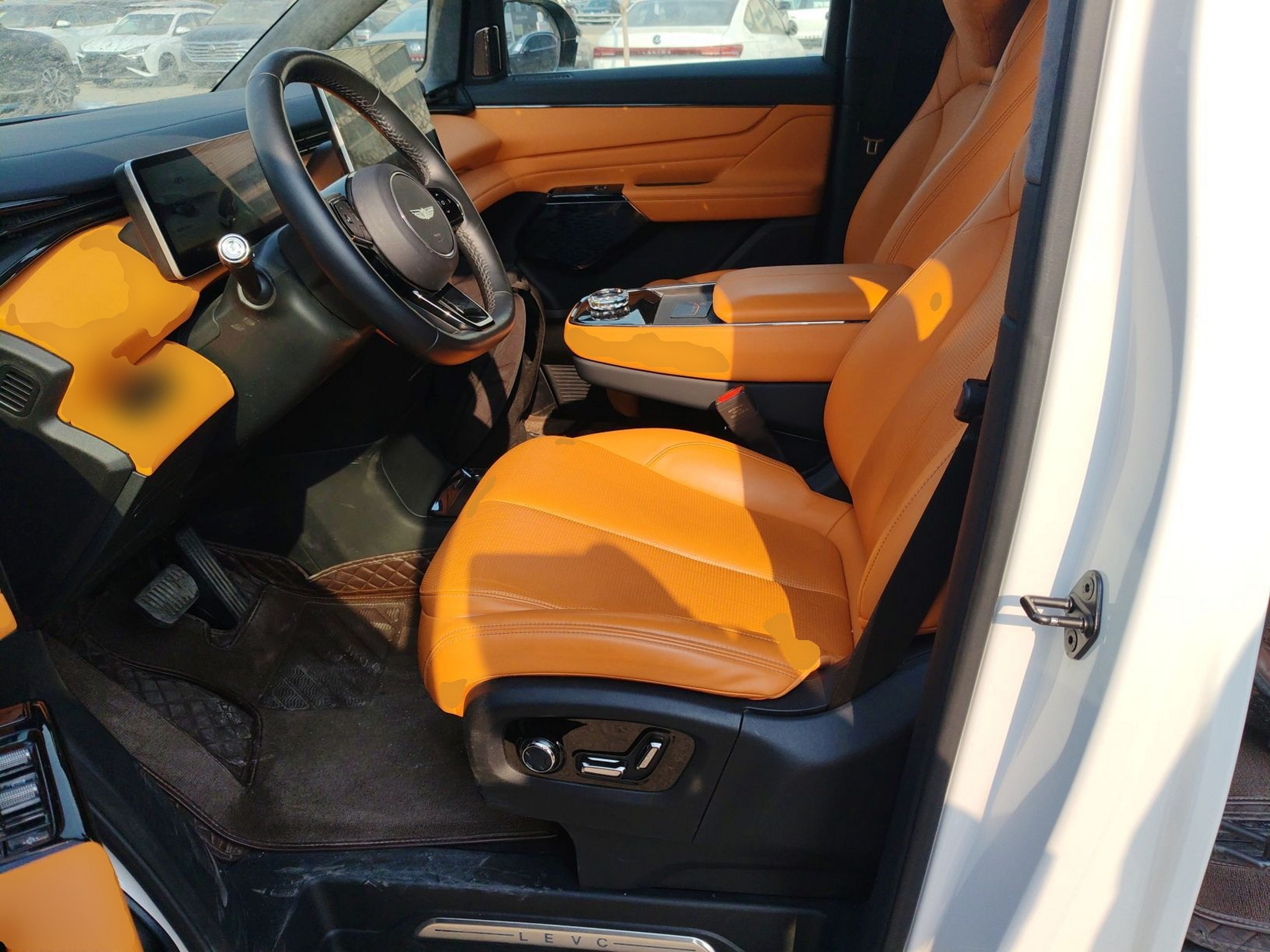 Переднее сиденье в автомобиле