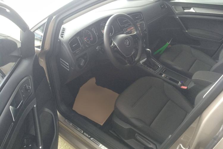 Used Volkswagen Golf 2017 1.6L Automatic Comfort Million-Vehicle Anniversary Edition
