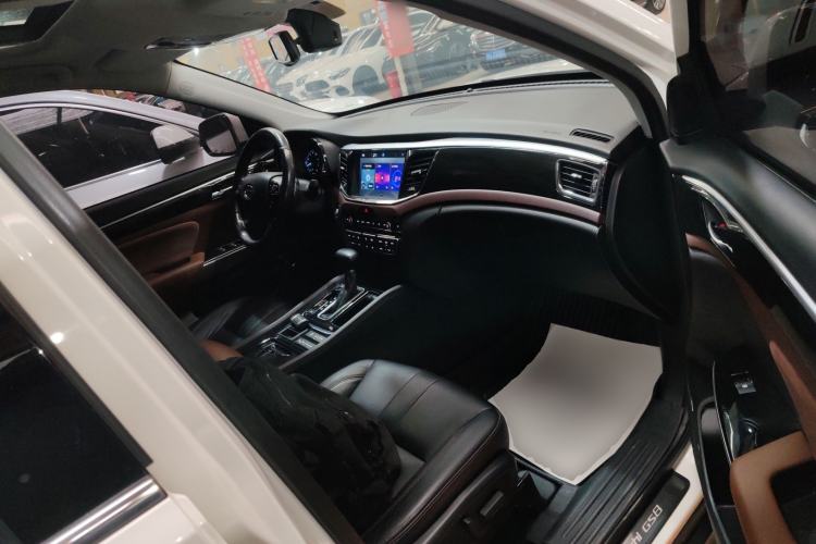 Used GAC Trumpchi GS8 2017 320T Two-Wheel Drive Luxury Smart Connectivity Version (7 Seats)
