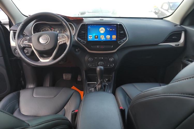 Used  Cherokee 2016 2.4L Leading Edition