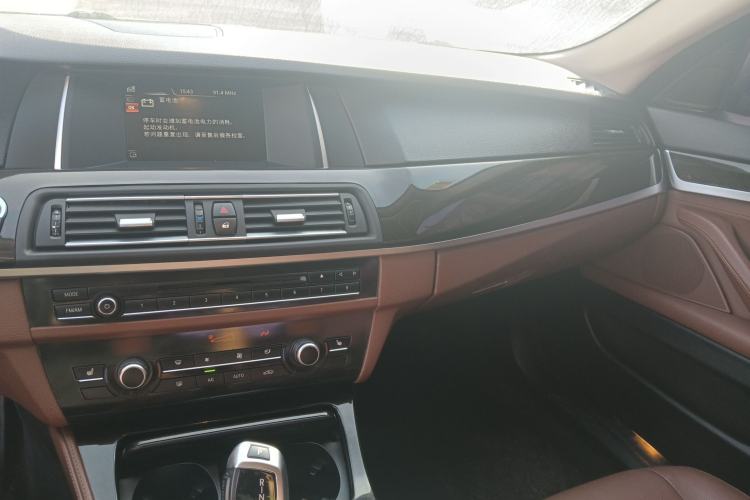 Used BMW 5 Series 2014 525Li Leading Model
