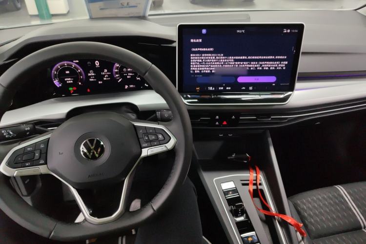 Used Volkswagen Golf 2025 Facelifted 300TSI Pro
