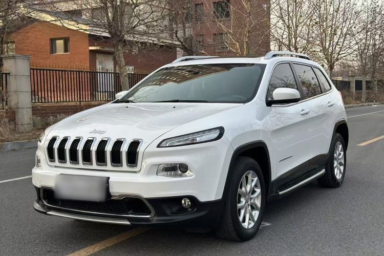Used  Cherokee 2017 2.4L Leading Edition