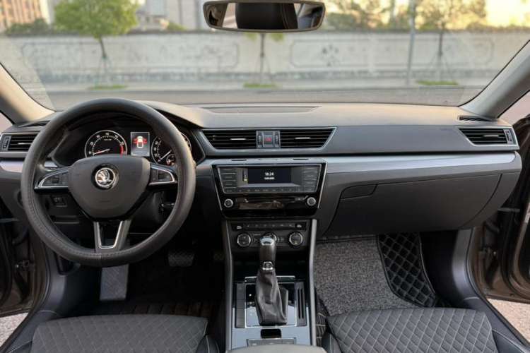 Used Skoda Superb 2016 TSI330 DSG Innovation Edition
