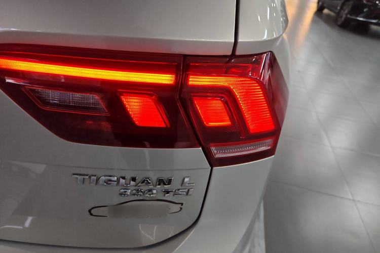 Used Volkswagen Tiguan L 2019 Updated Version 330TSI Automatic Two-Wheel Drive Panoramic Comfort Edition China VI Standard
