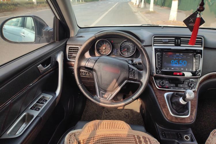 Used Haval H6 2015 Revised Version Sport Edition 1.5T Manual Transmission Two-Wheel Drive Elite Grade
