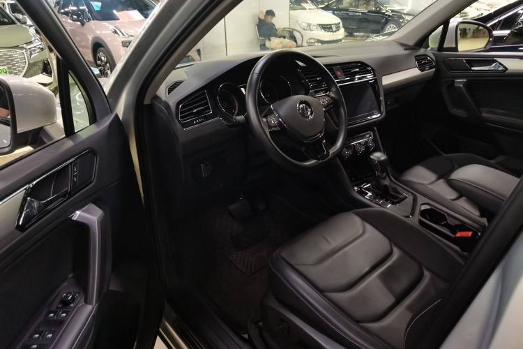 Used Volkswagen Tiguan L 2019 330TSI Automatic Two-Wheel Drive Panoramic Comfort Edition China VI Standard
