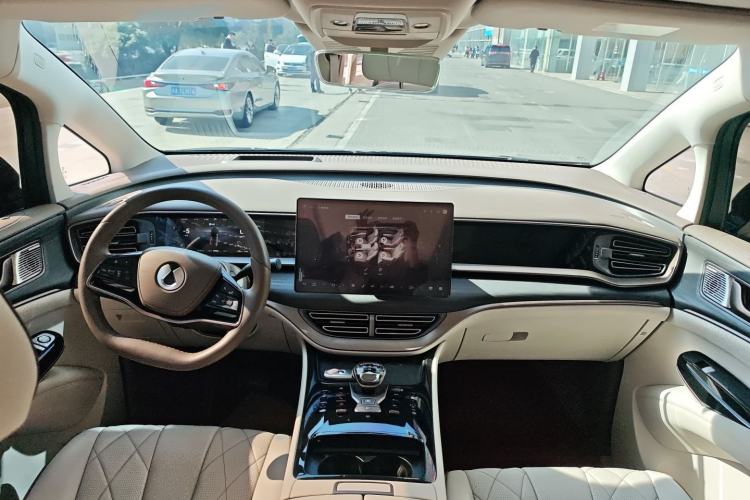 Used Denza D9 2022 DM-i 970 Four-Wheel Drive Prestige Model
