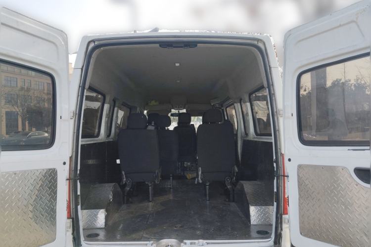 Used SAIC MAXUS Xintu V80 2021 2.0T Manual Classic Aoyuntong 127 PS Mid-axle Mid-roof 6/7/8/9-Seater