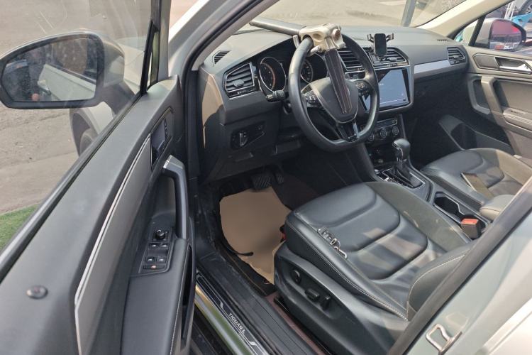 Used Volkswagen Tiguan L 2019 Updated Version 330TSI Automatic Two-Wheel Drive Panoramic Comfort Edition China VI Standard
