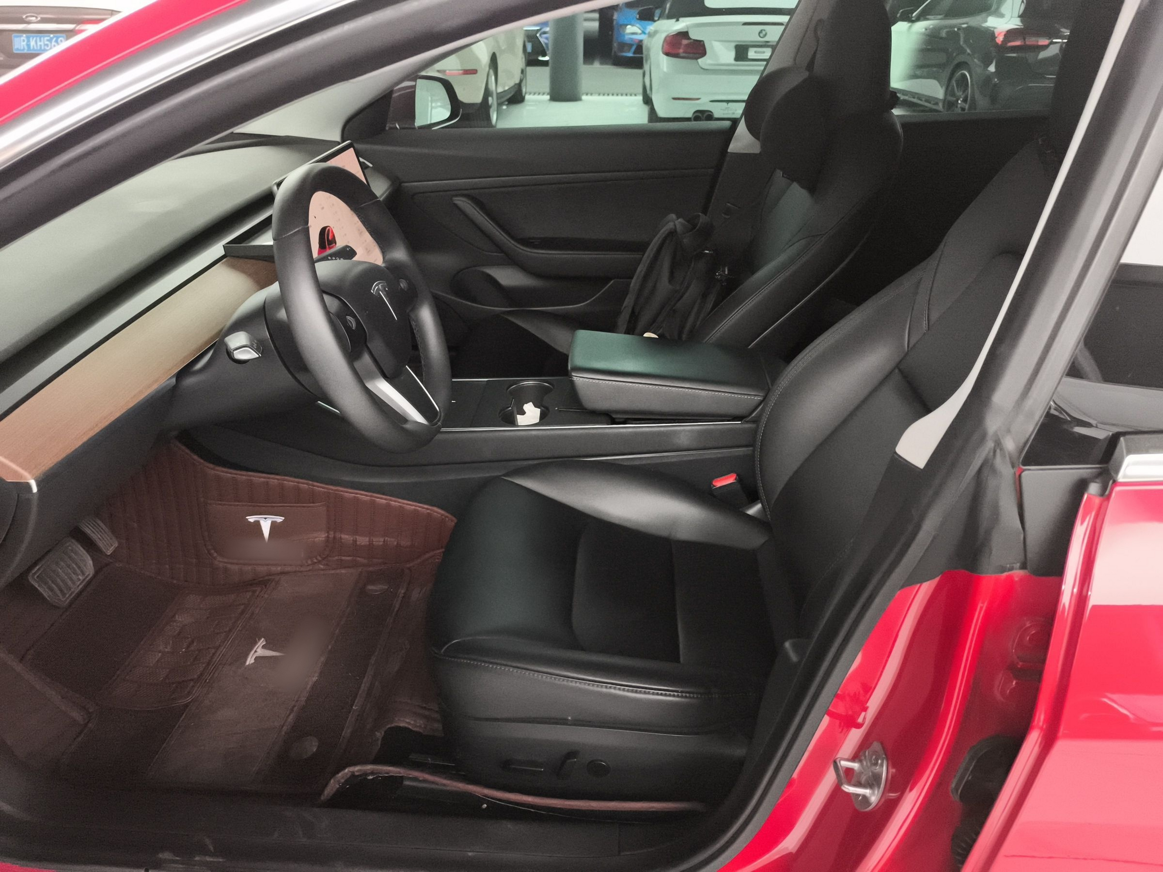 Переднее сиденье в автомобиле