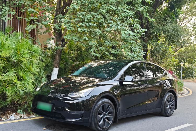 Used Tesla Model Y 2023 Long-Range All-Wheel-Drive Version