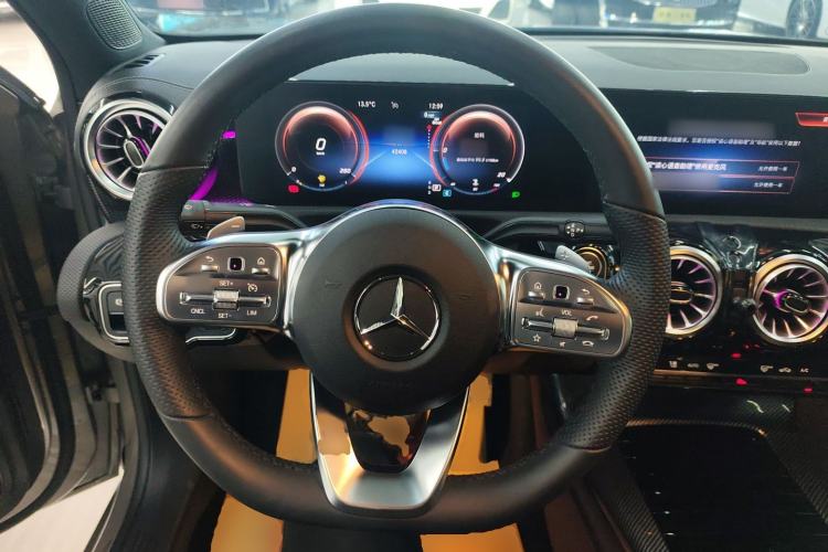 Used Mercedes-Benz A-Class 2022 Revised Version A 200 L Sport Sedan Fashionable Style
