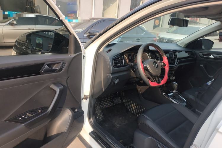 Used Volkswagen T-ROC 2018 280TSI DSG Two-Wheel Drive Comfort Version China VI Standard

