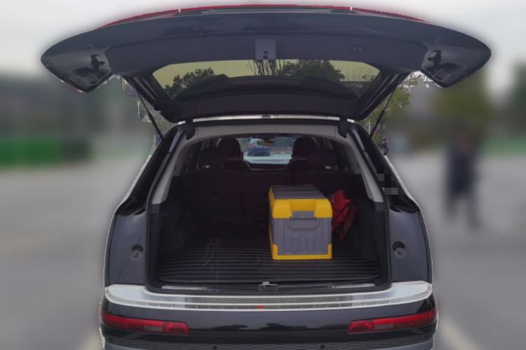 Used Audi Q7 2022 55 TFSI quattro S line Sport model
