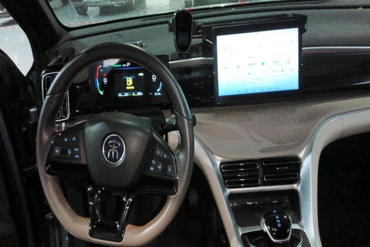 Used BYD Song Pro New Energy 2023 Champion Edition DM-i 71KM Navigation Model
