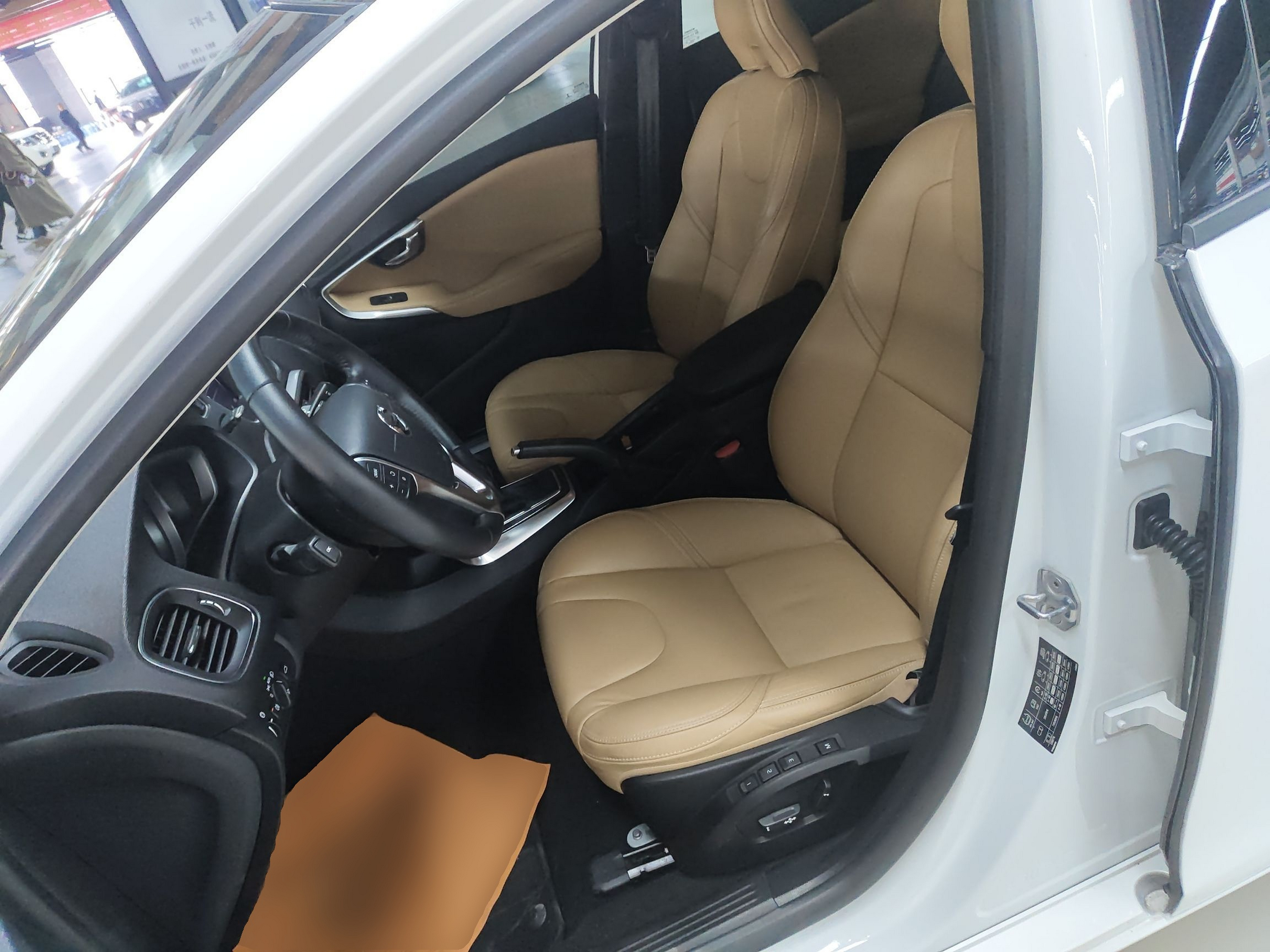 Переднее сиденье в автомобиле