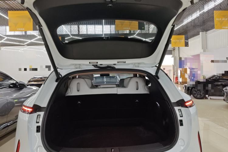 Used  07 2024 Ultra All-Electric Four-Wheel Drive
