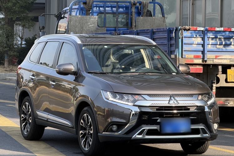 Used Mitsubishi Outlander 2019 2.4L 4x4 Zhi Xiang Edition 7 Seats China VI Standard
