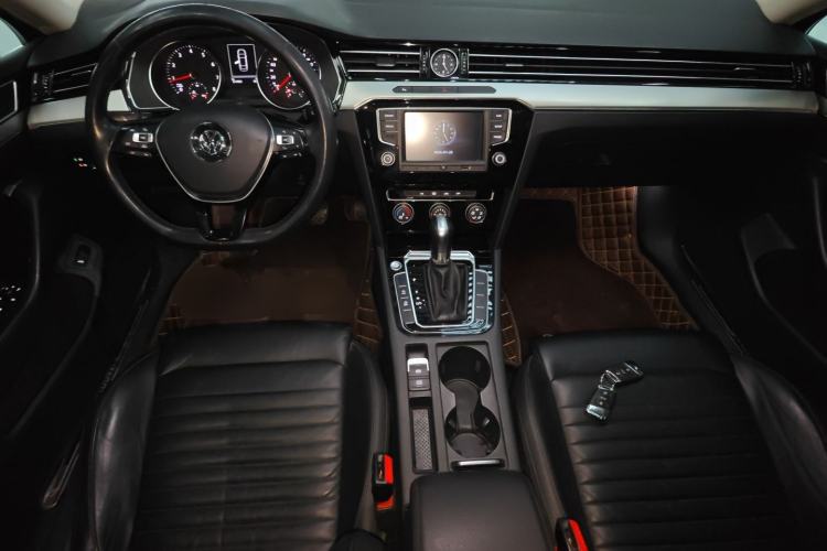 Used Volkswagen Magotan 2017 330TSI DSG Leading Model
