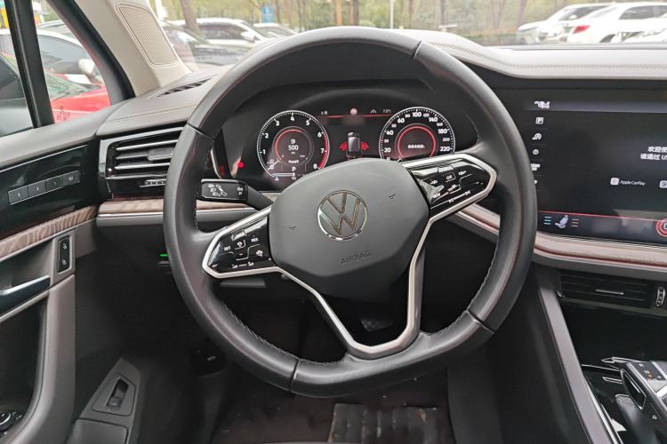 Used Volkswagen Touareg 2022 3.0 TSI Luxury Edition Black Diamond Sport Package