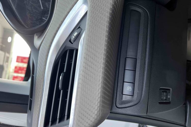 Used Peugeot 2008 2014 1.6L Automatic Fashion Edition
