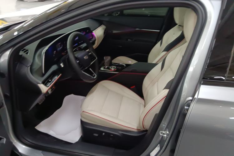 Used Cadillac GT4 2023 25T Luxury Model
