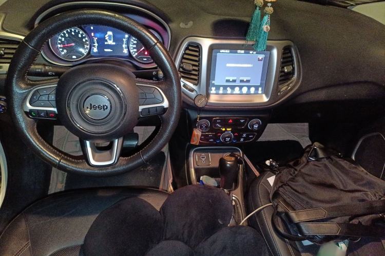 Used  Compass 2017 200T Automatic Family Edition
