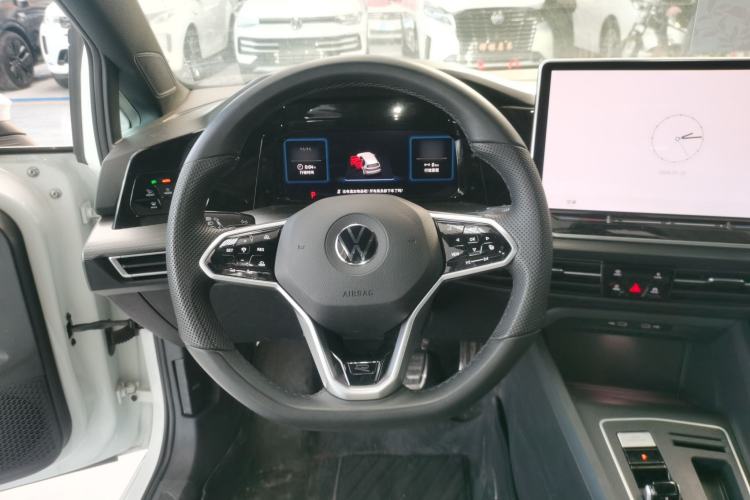 Used Volkswagen Golf 2025 300TSI R-Line
