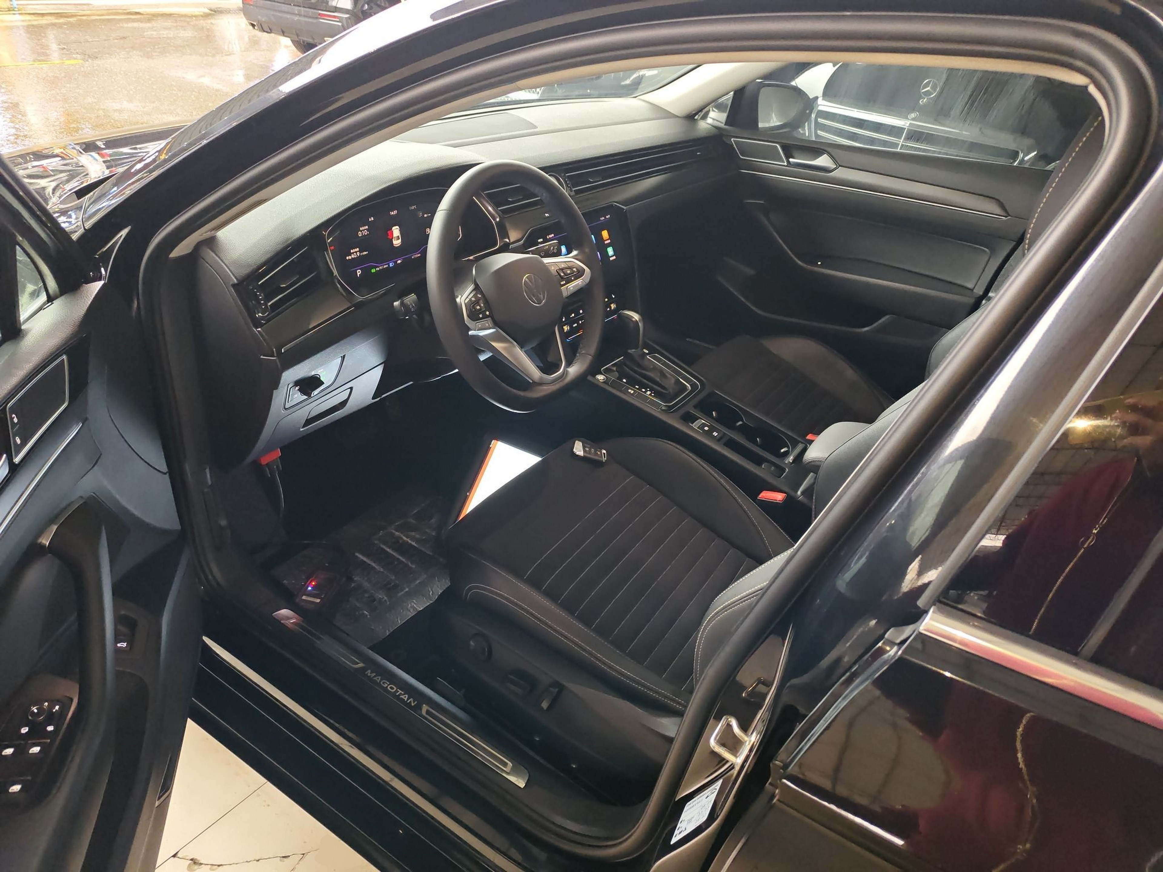 Переднее сиденье в автомобиле