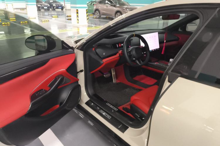 Used Xiaomi Auto SU7 2024 Four-Wheel Drive Ultra-Long Range Advanced Intelligent Driving Max Edition
