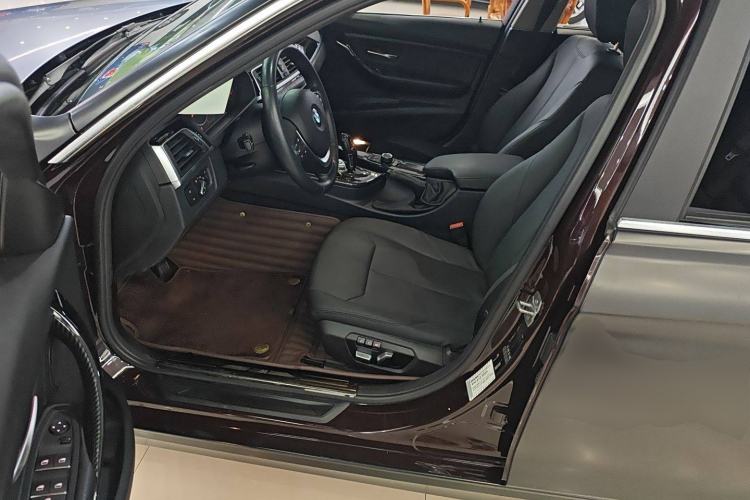 Used BMW 3 Series 2016 320Li Ambition Model
