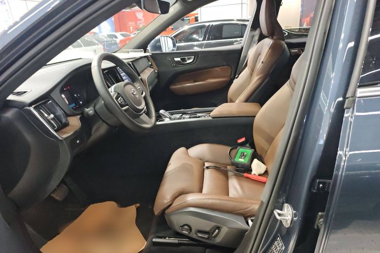 Used Volvo XC60 2023 B5 4x4 Smart Luxury Edition
