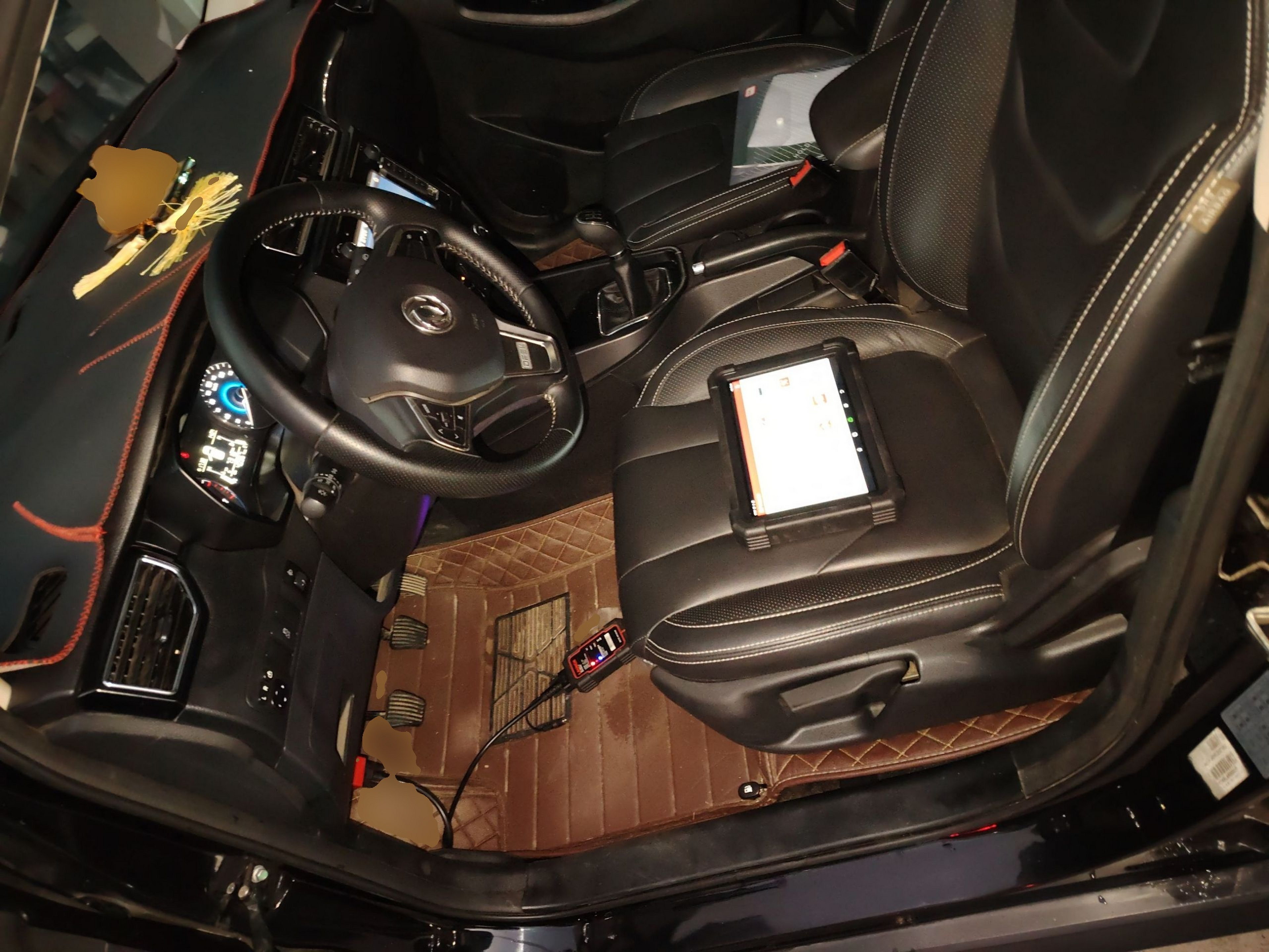 المقاعد الأمامية داخل السيارة