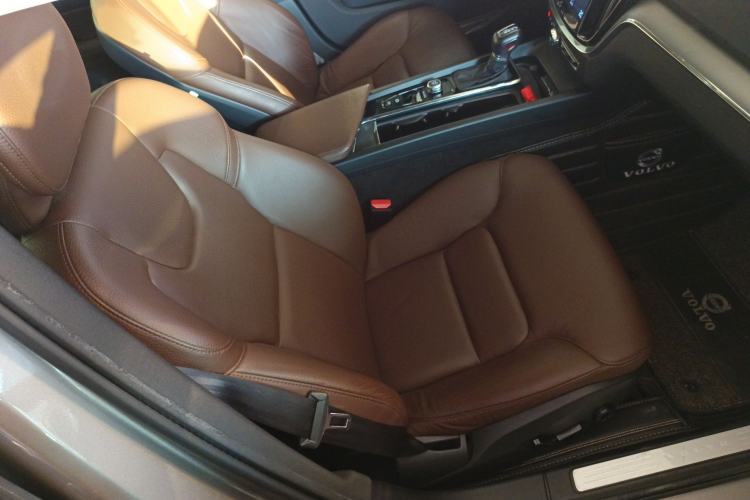 Used Volvo S60 2020 T4 Zhiyi Luxury Edition
