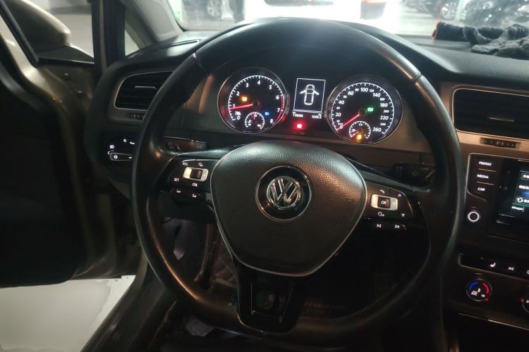 Used Volkswagen Golf 2016 230TSI Automatic Luxury Version
