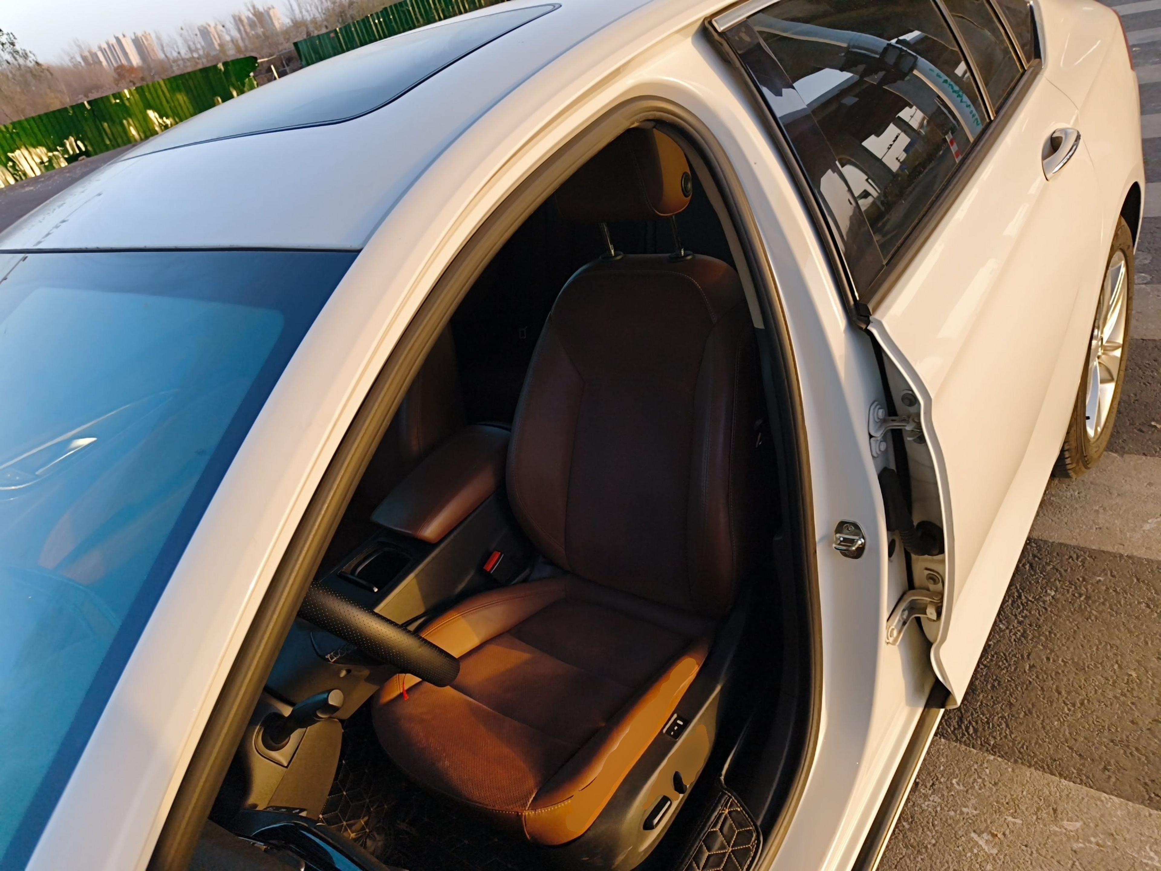 Переднее сиденье в автомобиле