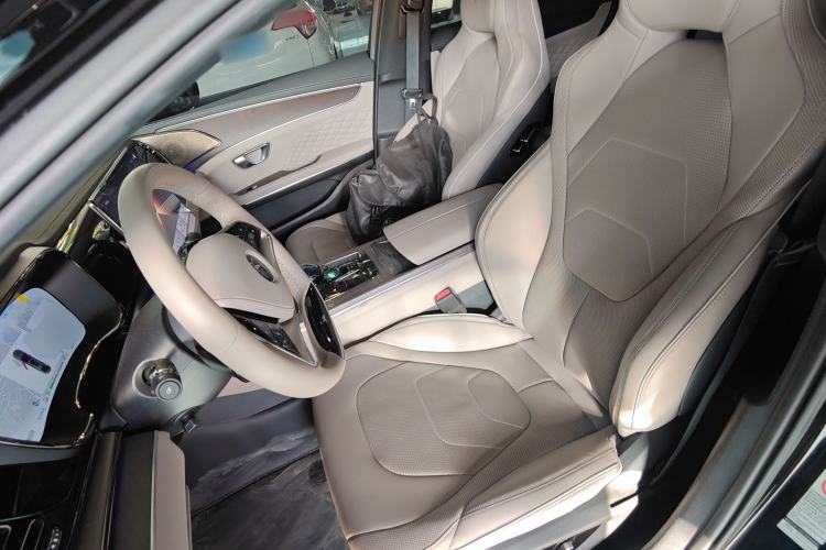 Used BYD Han 2024 EV Glory Edition 610 km All-Wheel Drive "Tian Shen Zhi Jia" Intelligent Driving Model
