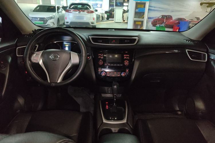 Used Nissan X-Trail 2014 2.5L CVT Leading Edition 4WD
