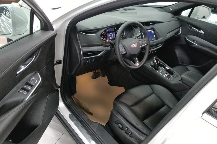 Used Cadillac XT4 2021 28T Two-Wheel Drive Leading Version
