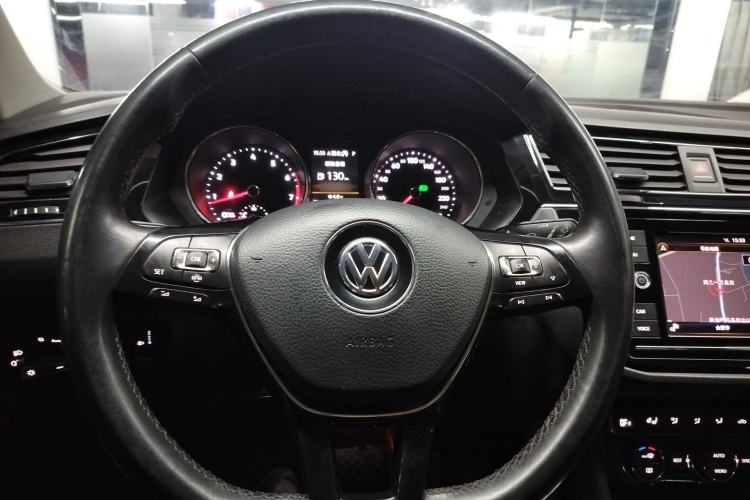 Used Volkswagen Tiguan L 2019 330TSI Automatic Two-Wheel Drive Smart Luxury Version China V Emission Standard