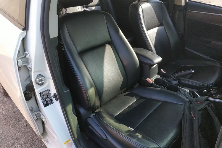 Used Toyota Levin 2017 Revised Dual-Engine 1.8H GS E-CVT Elite Sunroof Version China V Standard
