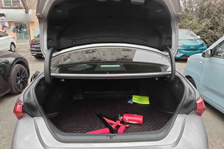 Used Toyota Avalon 2019 Dual-Engine 2.5L XLE Prestige Version China VI Standard
