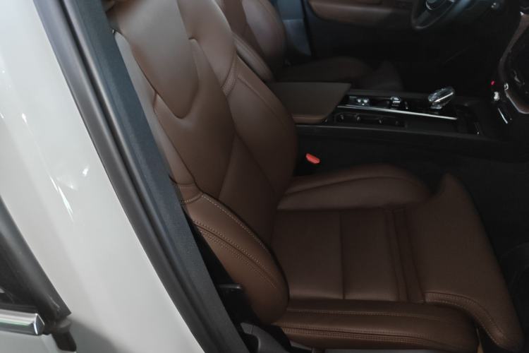 Used Volvo XC60 New Energy 2025 Plug-in Hybrid Long-Range All-Wheel Drive Smart Luxury Edition
