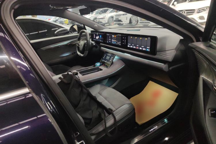 Used VOYAH PASSION 2024 PHEV Four-Wheel Drive Ultra-Long Range Executive Edition
