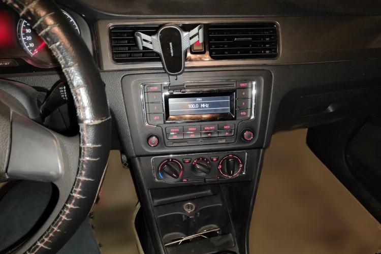 Used Volkswagen Santana 2015 1.6L Manual Comfort Edition
