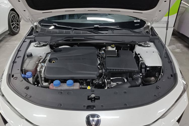 Used Changan UNI-V iDD 2024 Blue Whale Smart Electric iDD 136km ZhiKu Model
