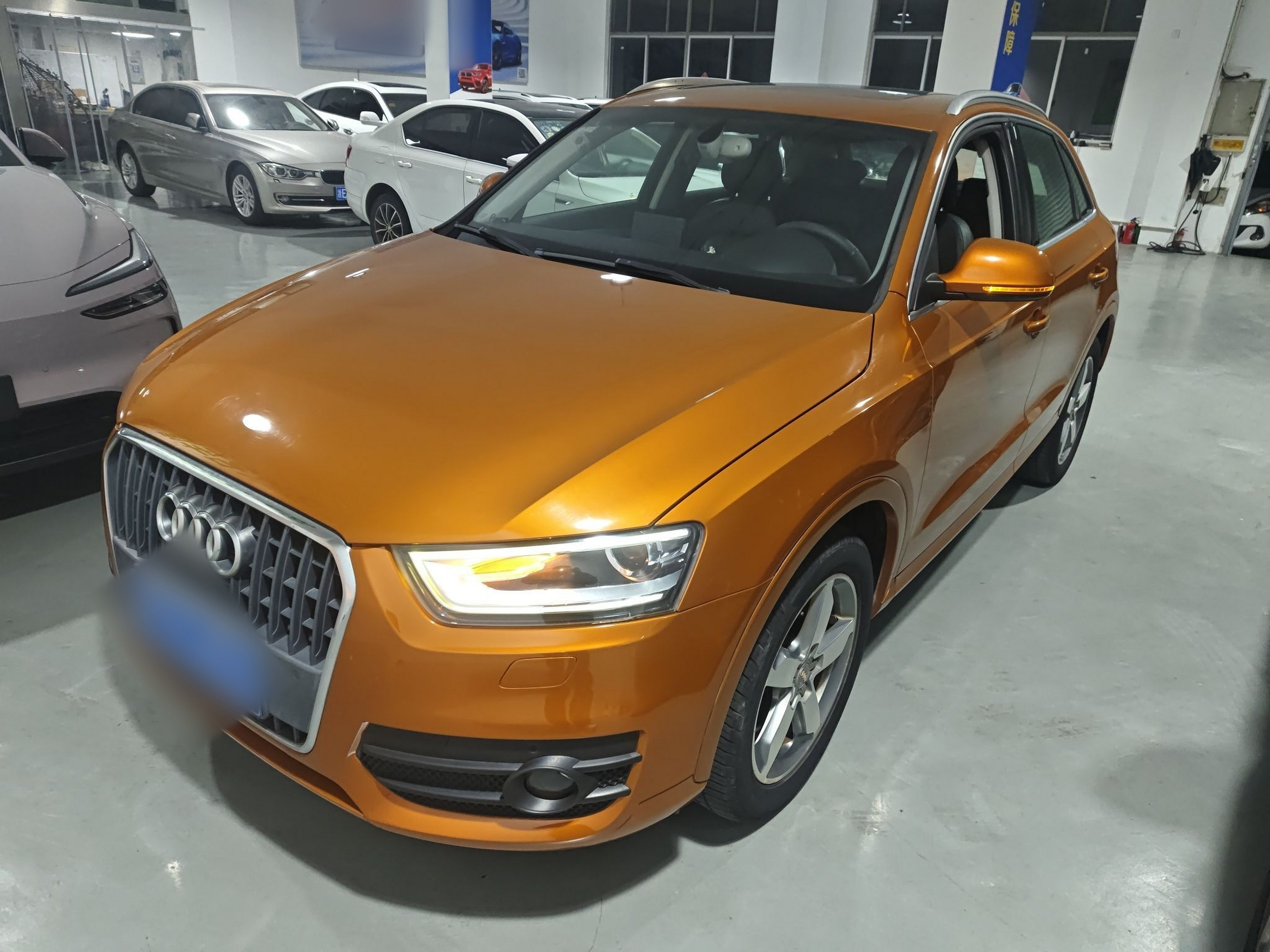 تحت مقدمة السيارة