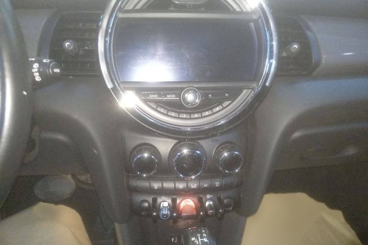 Used  MINI 2016 1.5T COOPER Pioneer Edition Five-Door Model
