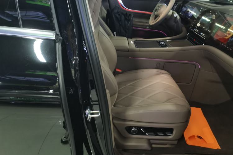 Used Hima AITO M9 2025 Extended-Range Ultra Version 52 kWh 5-Seater Edition
